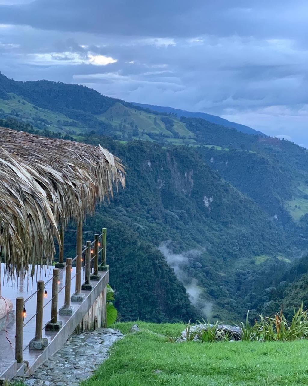 Hostal La Laguna Villamaría Buitenkant foto