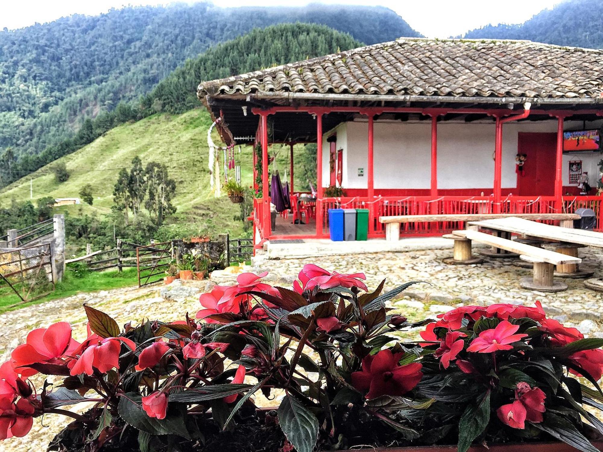 Hostal La Laguna Villamaría Buitenkant foto
