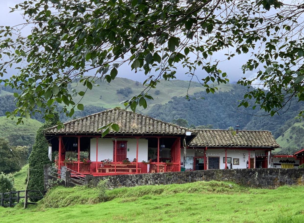 Hostal La Laguna Villamaría Buitenkant foto