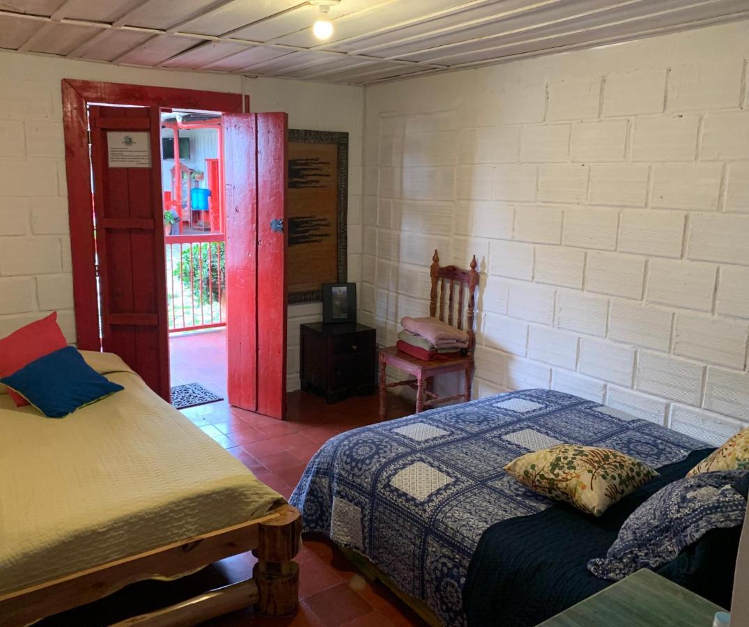 Hostal La Laguna Villamaría Buitenkant foto